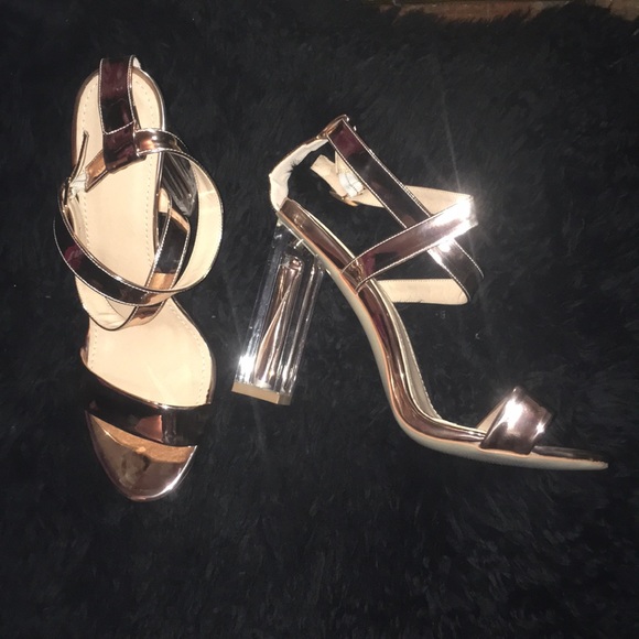 🌟Gold heels🌟 - Picture 3 of 5